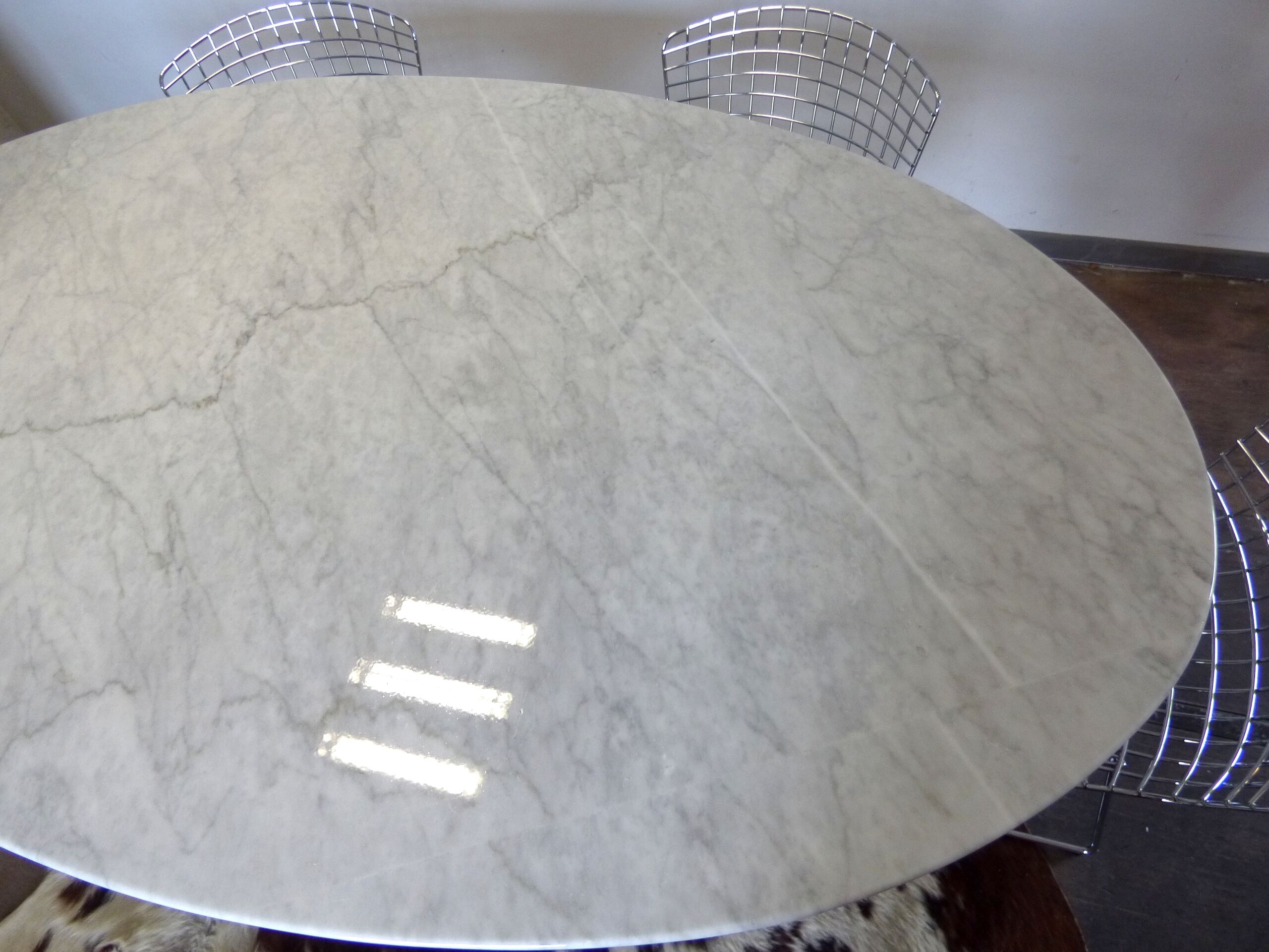 Table Knoll ovale de Eero Saarinen