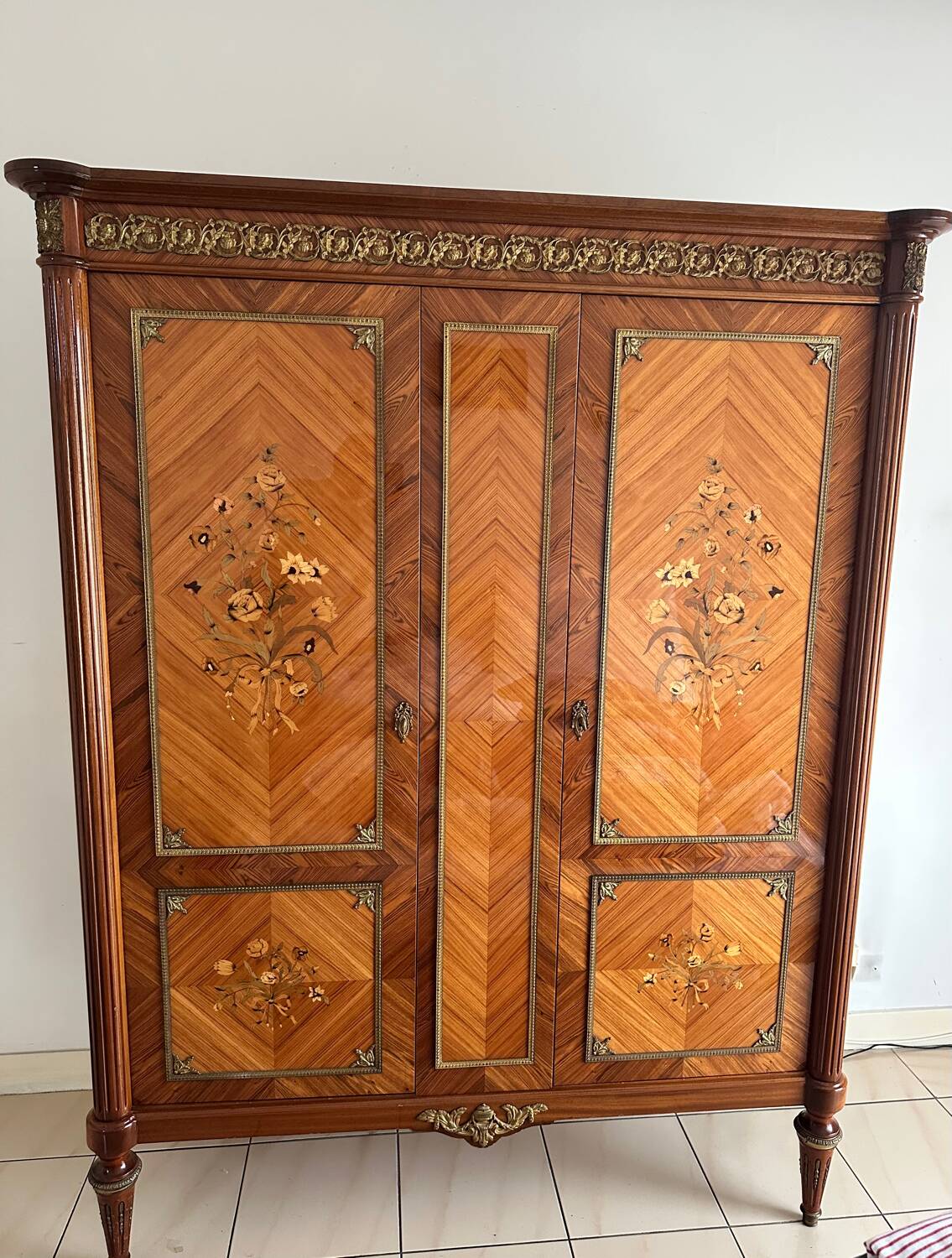 Louis XVI style wardrobe – Marquetry & bronzes