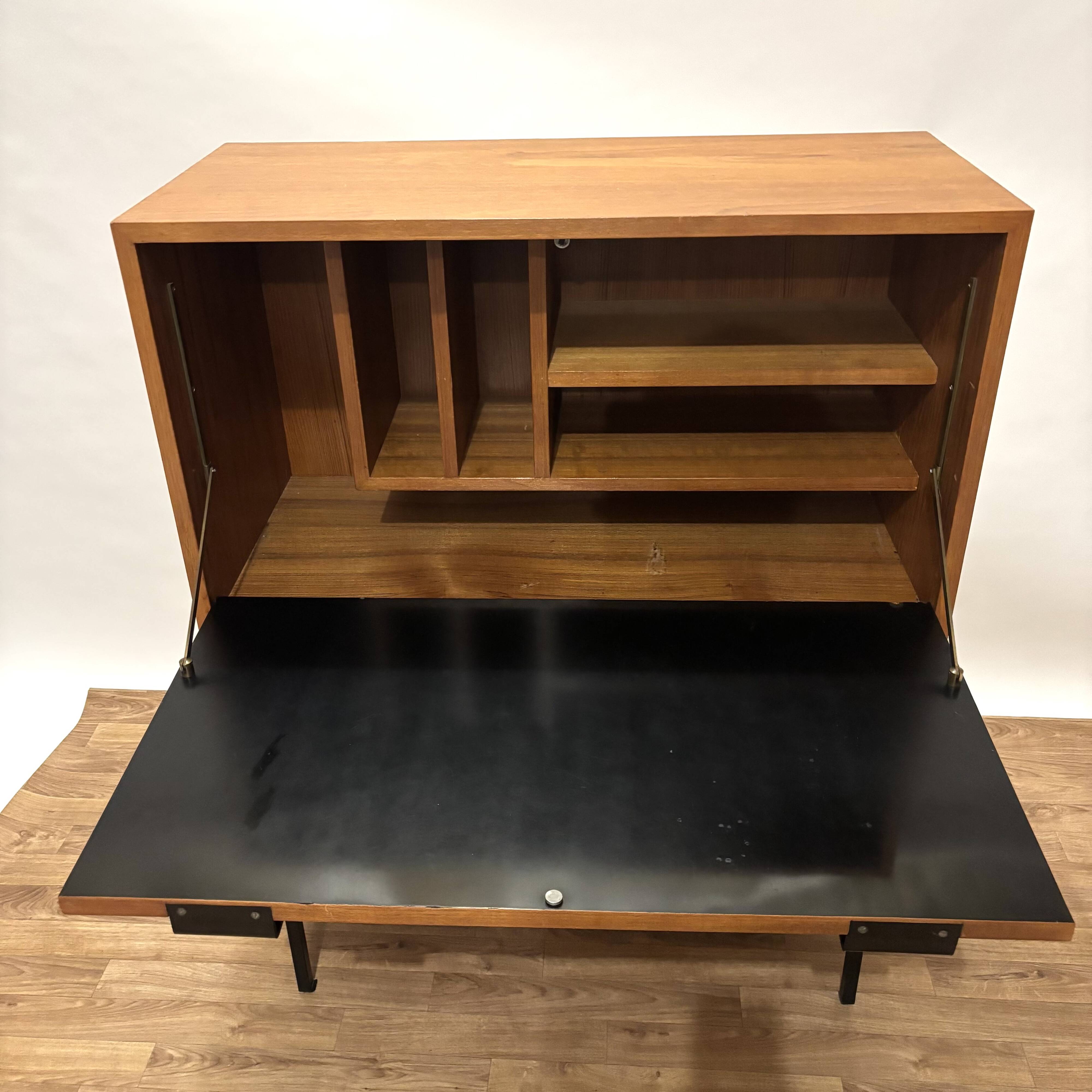 Modernist secretary