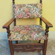 Antique poltrona trono in solid walnut with carving 19th century