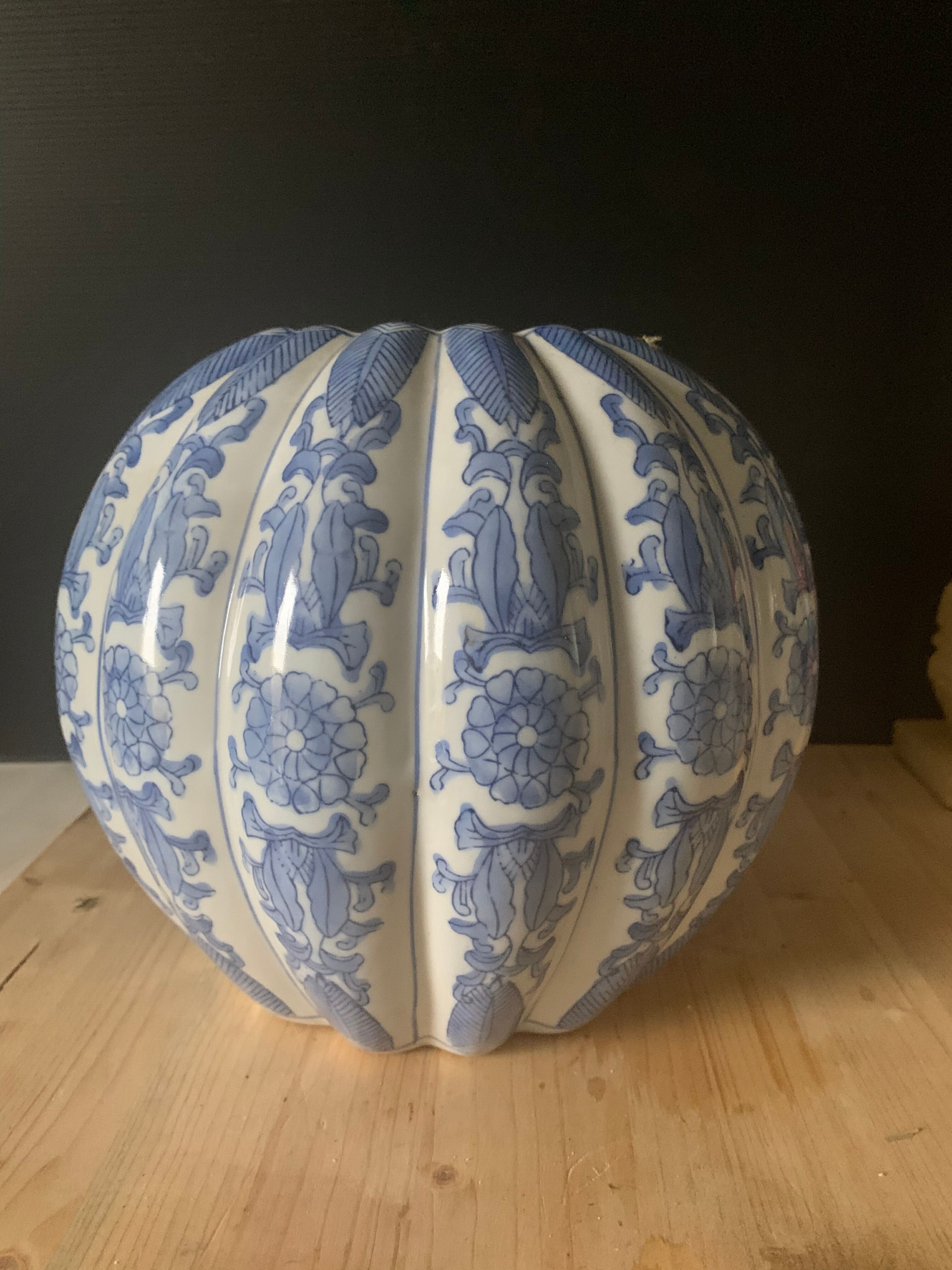 Chinese round vase