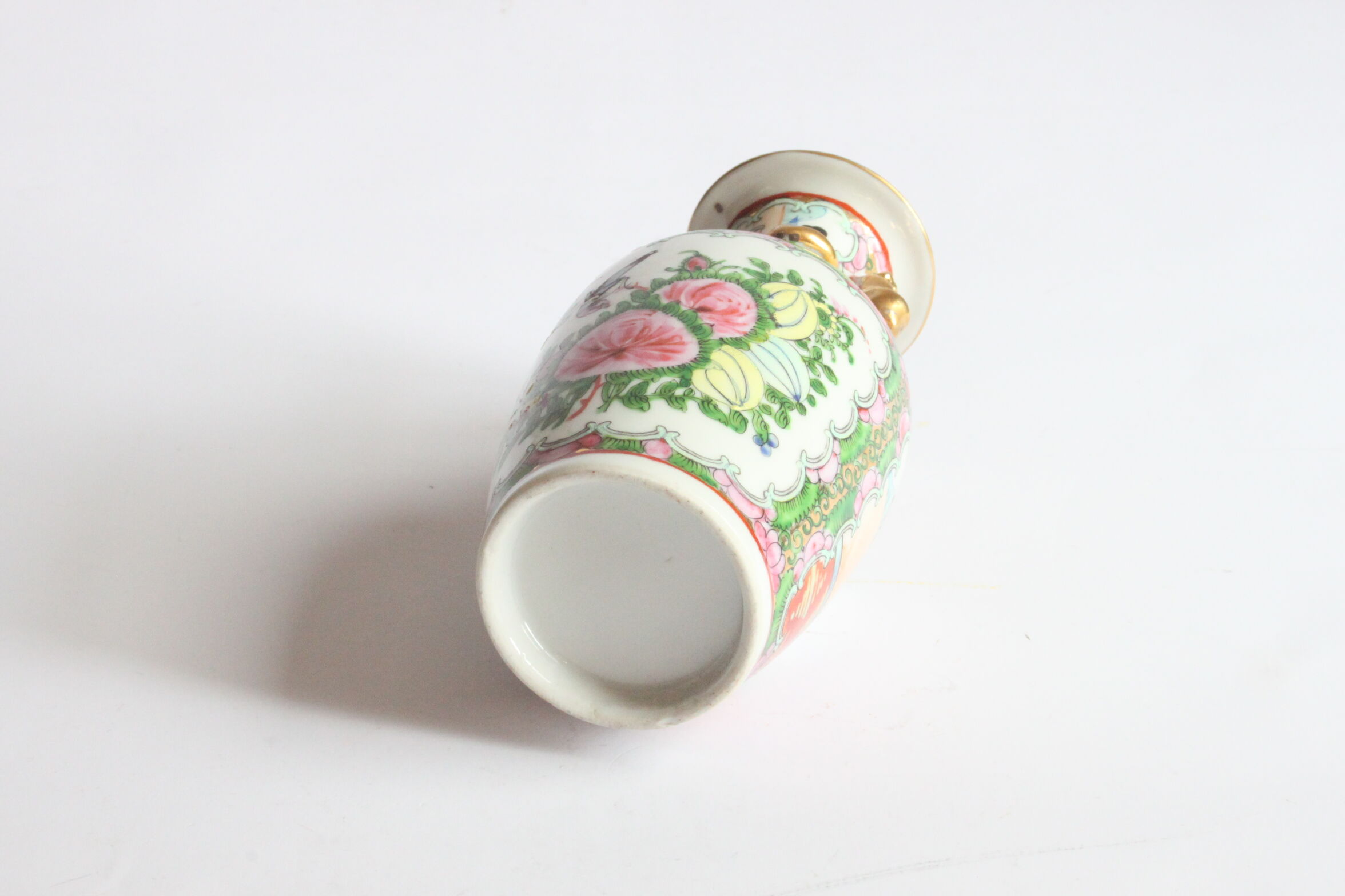 Famille rose medallion porcelain vase, early 20th century.