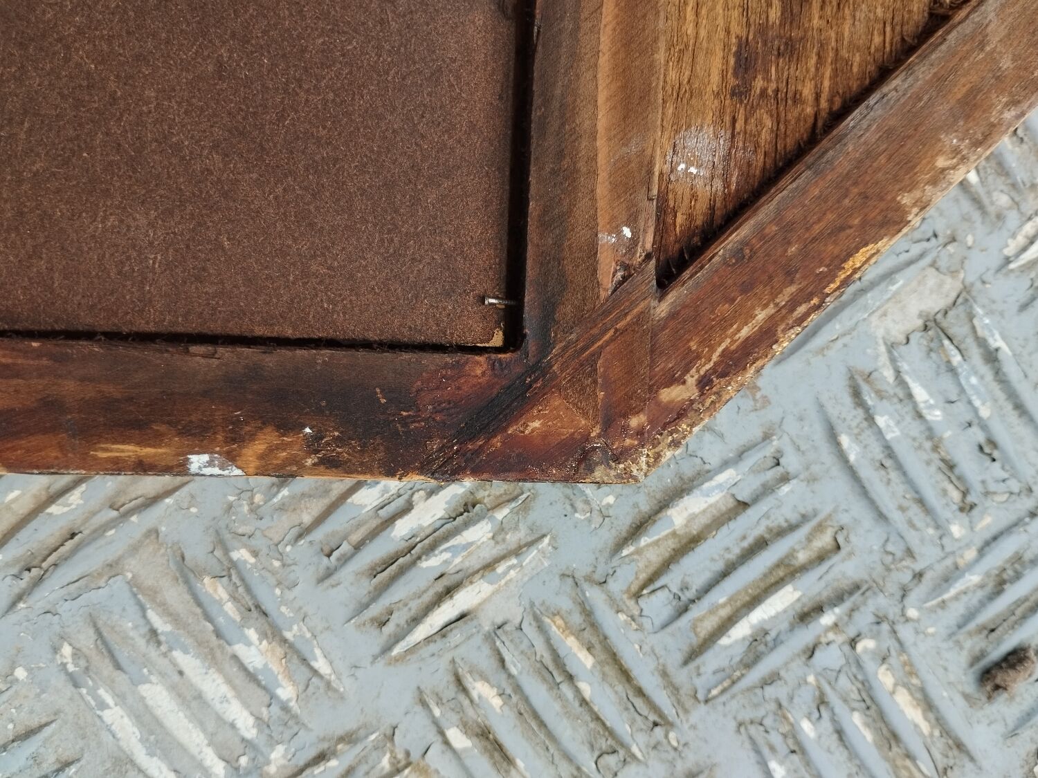 Antique Venetian mirror in gilded wood