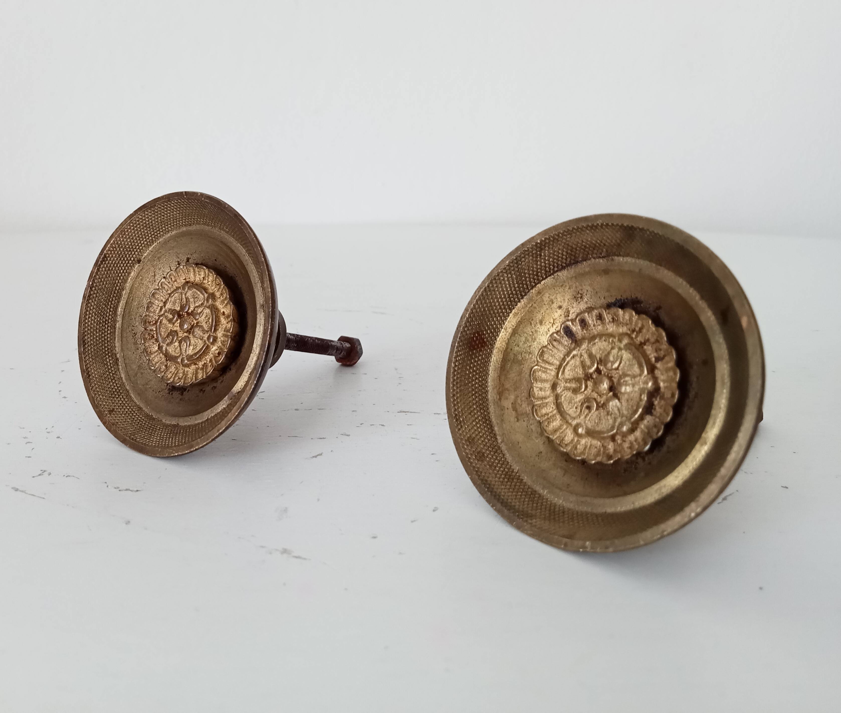 Pair of antique Empire furniture knobs from the 19th century in solid bronze.