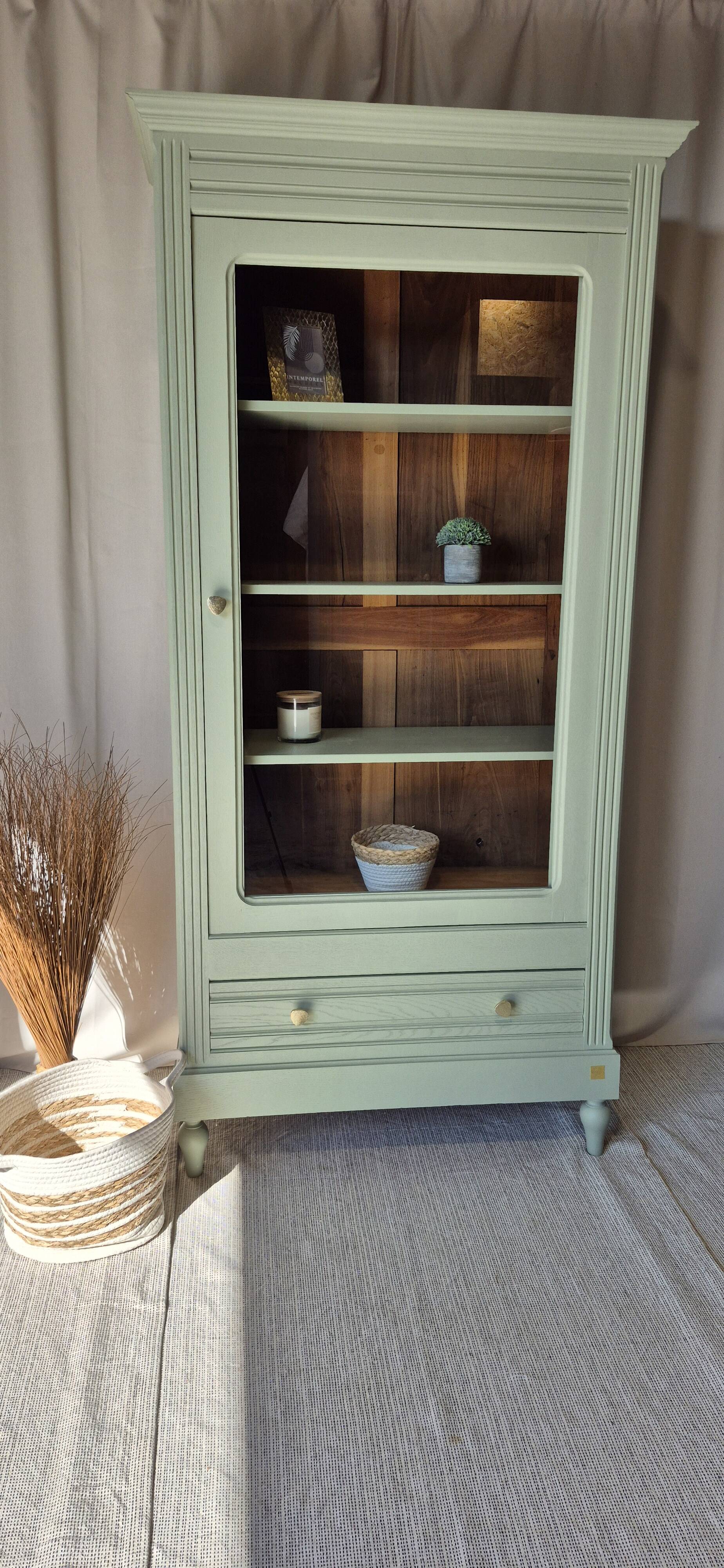 Glass display cabinet with drawer