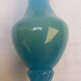 Vase en opaline bleue