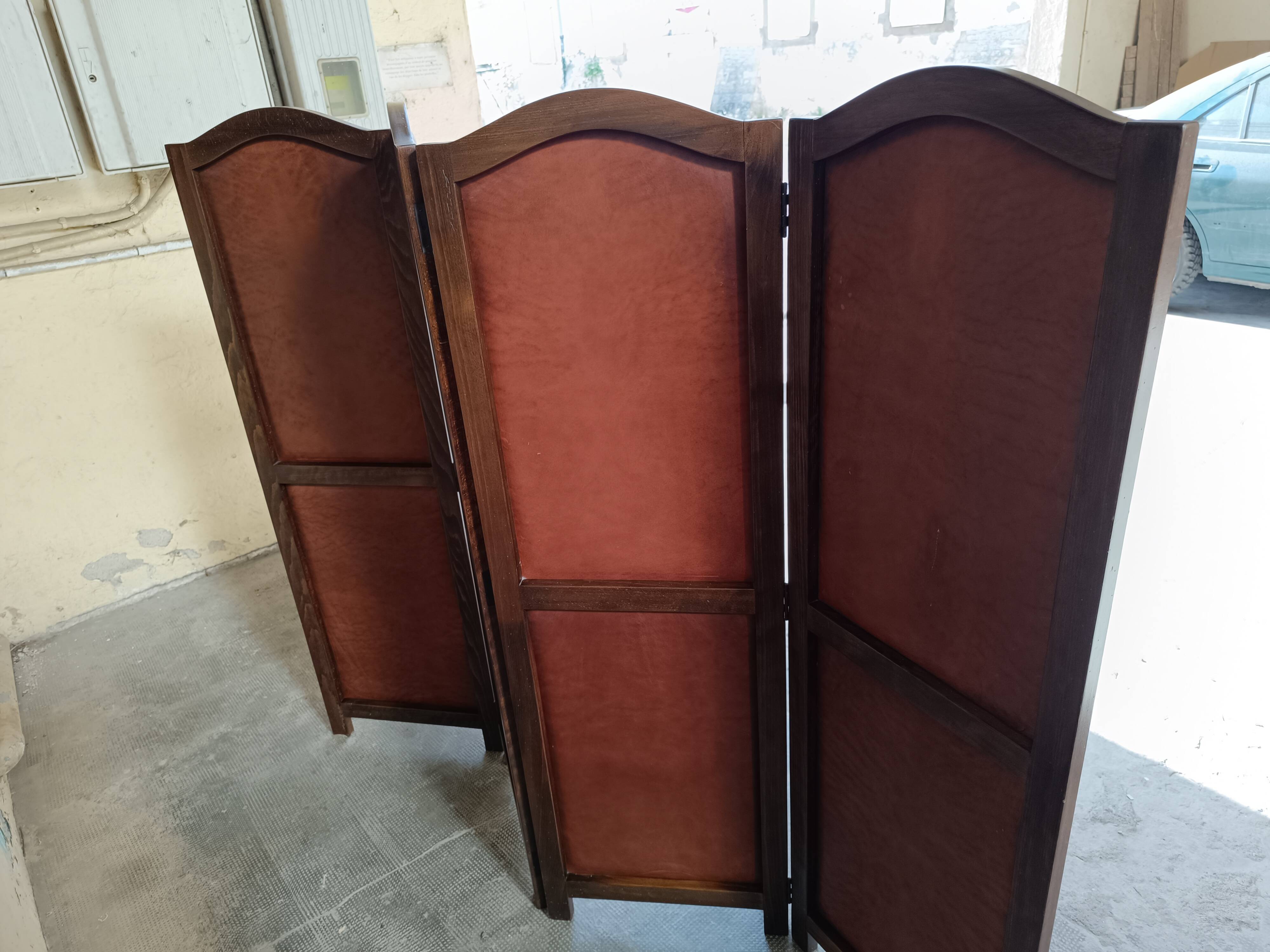 4-leaf wood and leather screen