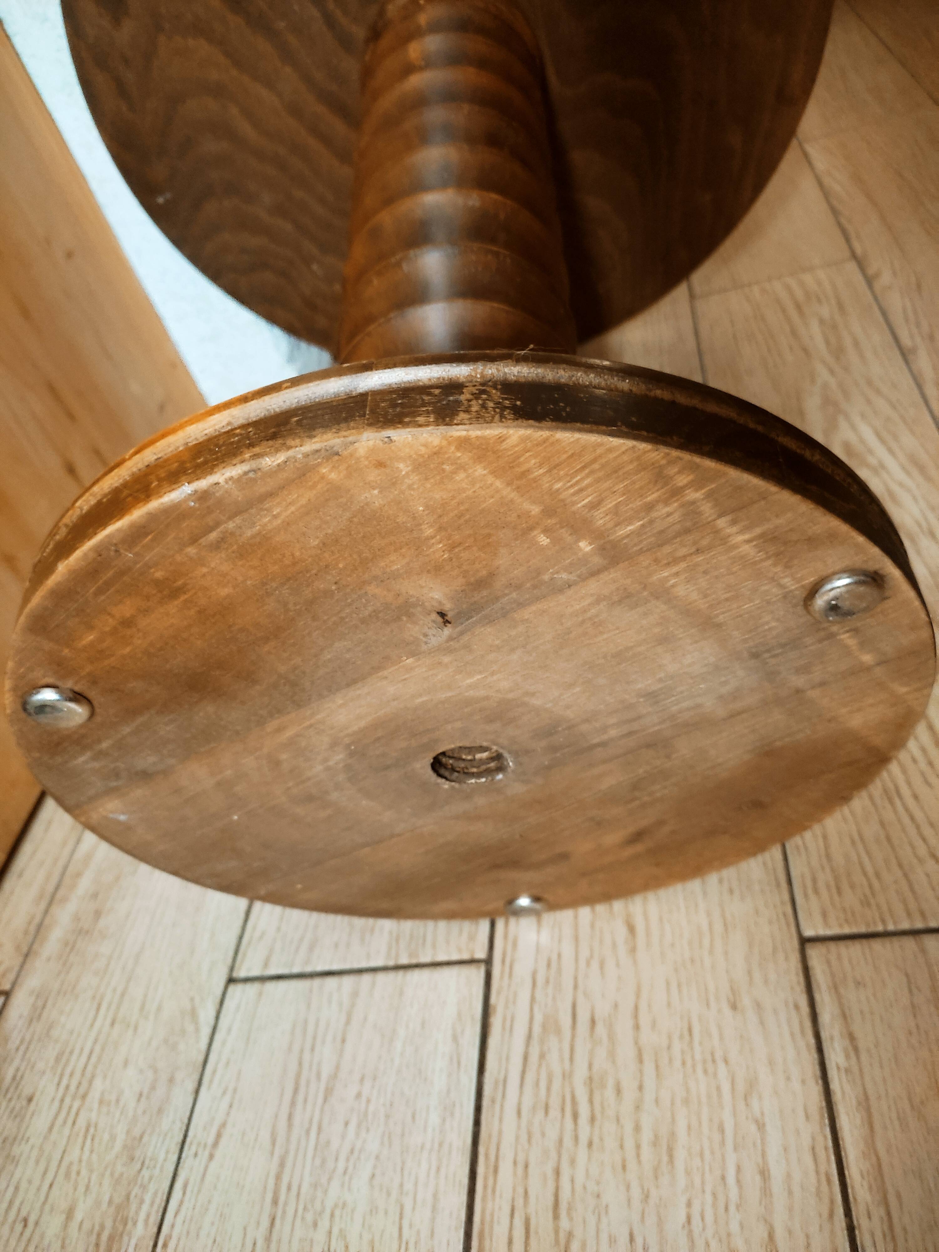 Art deco side table in chene