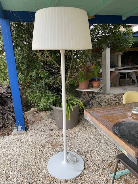 Large modernist designer floor lamp, Vibia pleats