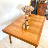 Extendable dining table in NATHAN teak