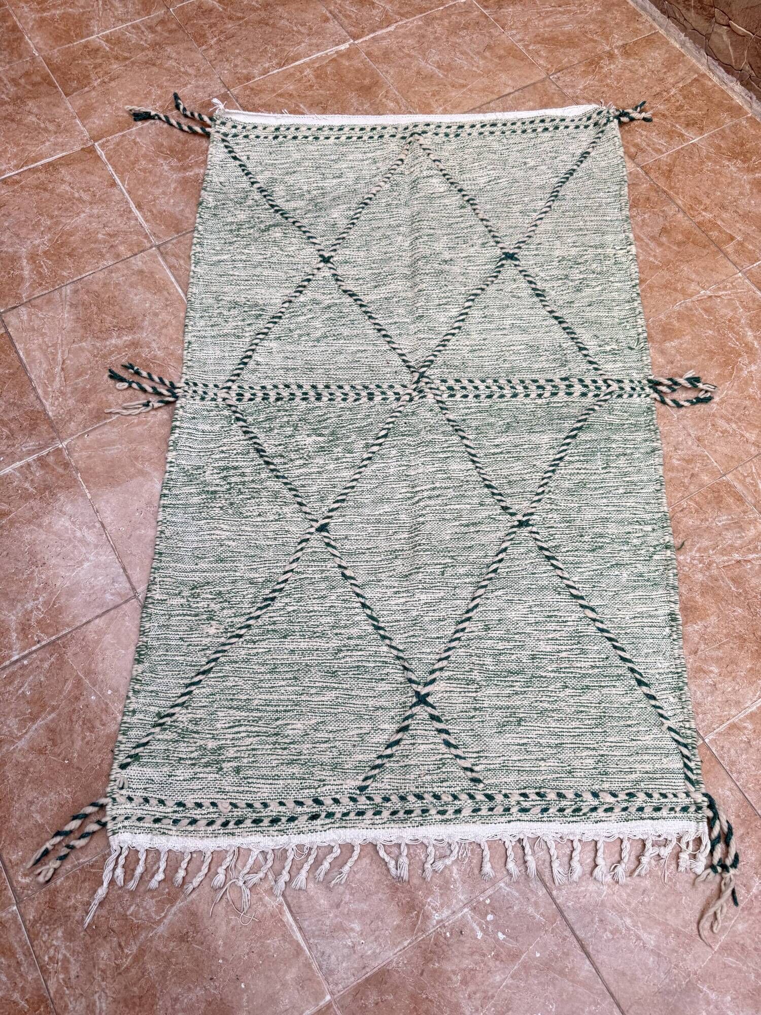 Small Moroccan Berber rug (Zanafi kilim) for bedroom and living room.