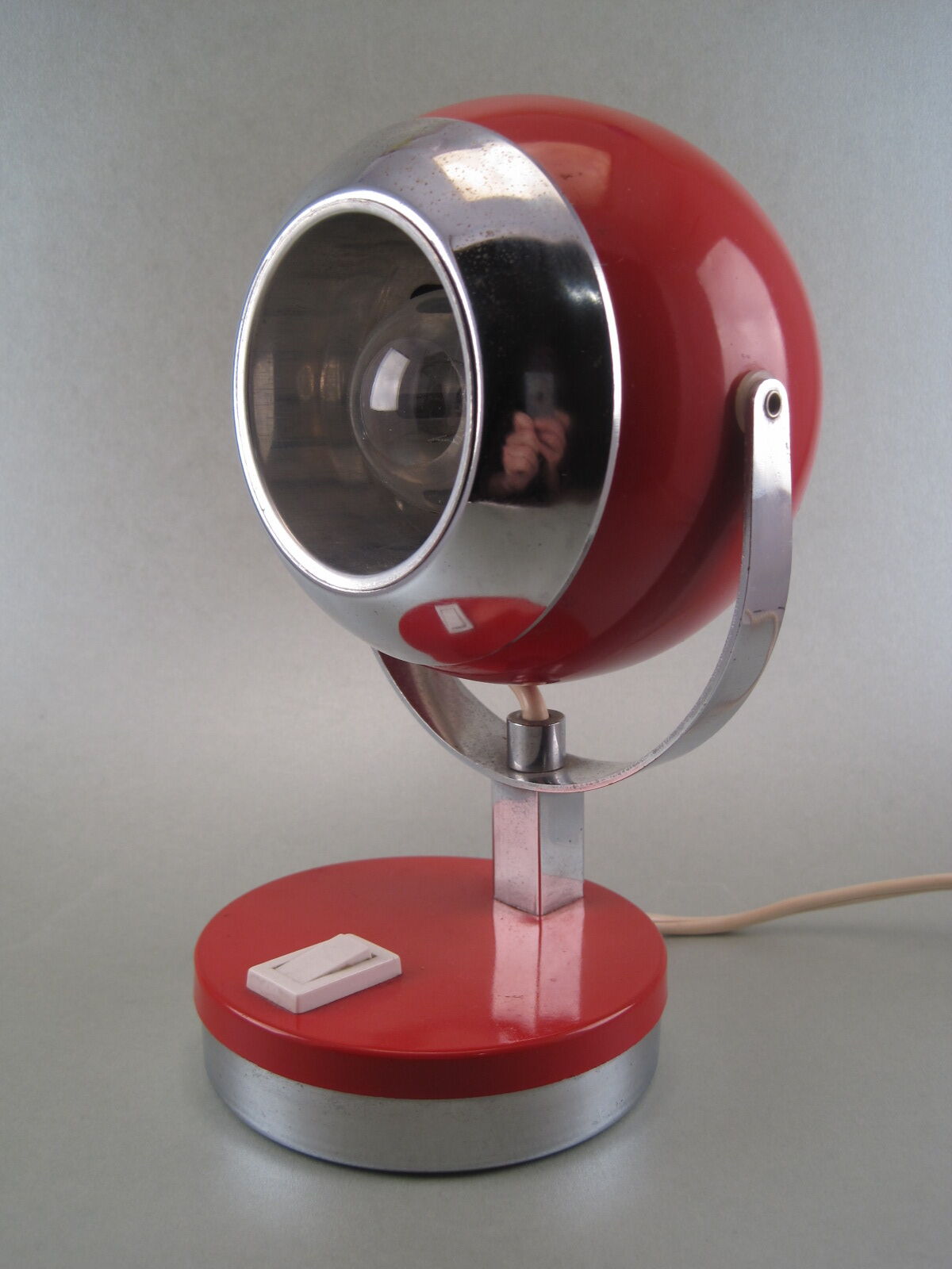 Seventies Space Age Eyeball table lamp in red and chrome laqué metal