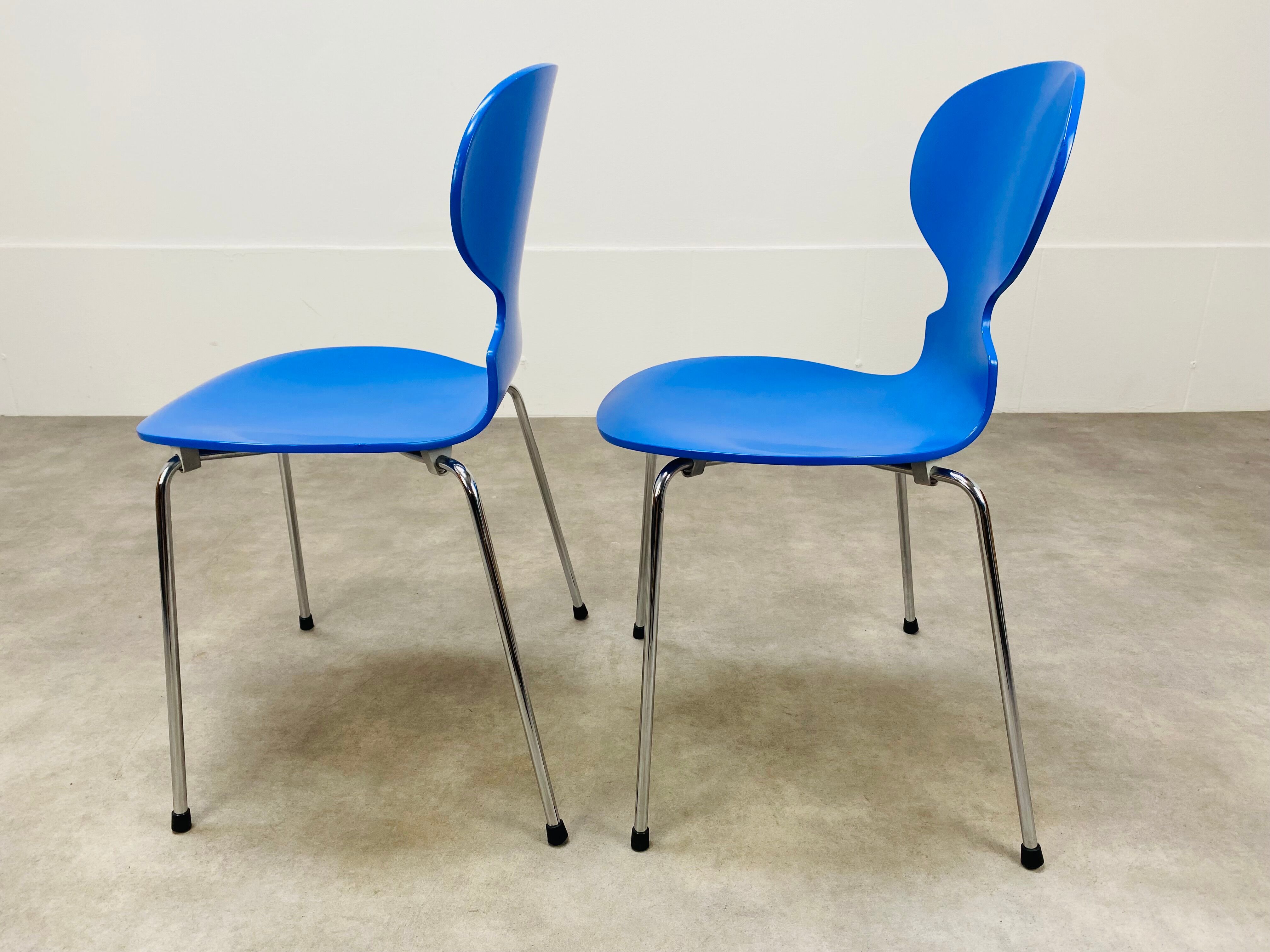 2 ant chairs model Ant 3100 by Arne Jacobsen for Fritz Hansen