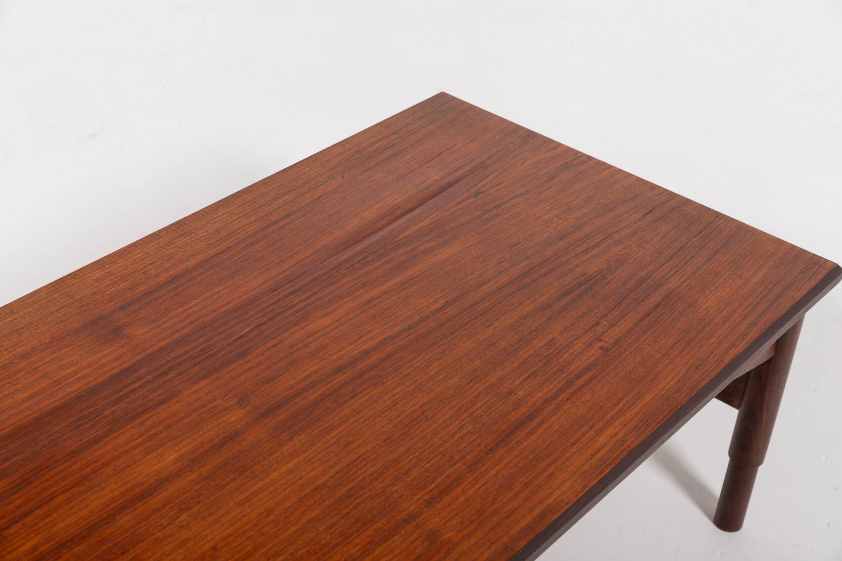 Vintage spectacular veneer coffee table from Saporiti, 1960’s Italy