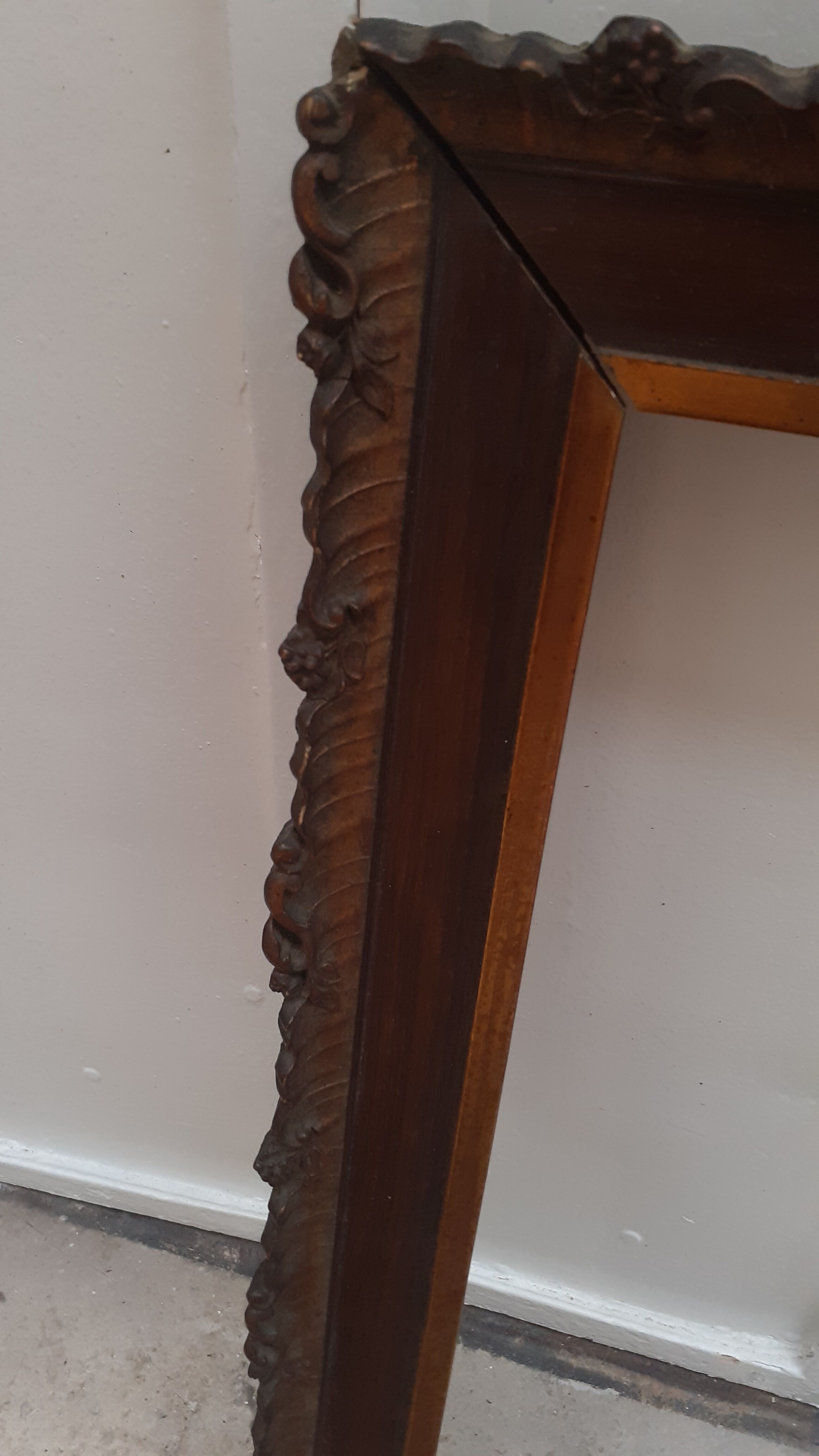 Carved frame with gilding