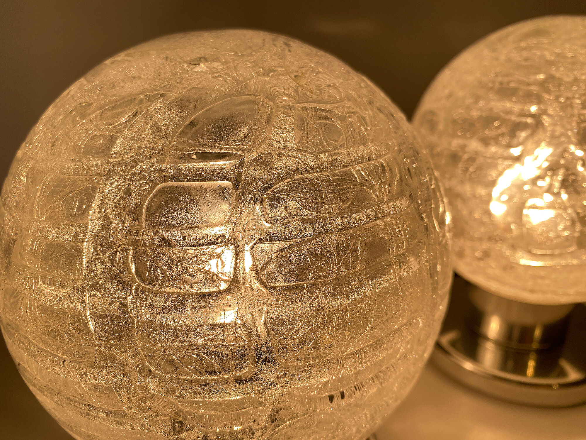 Paire de lampes de table vintage, verre structuré soufflé et chrome, annees 70