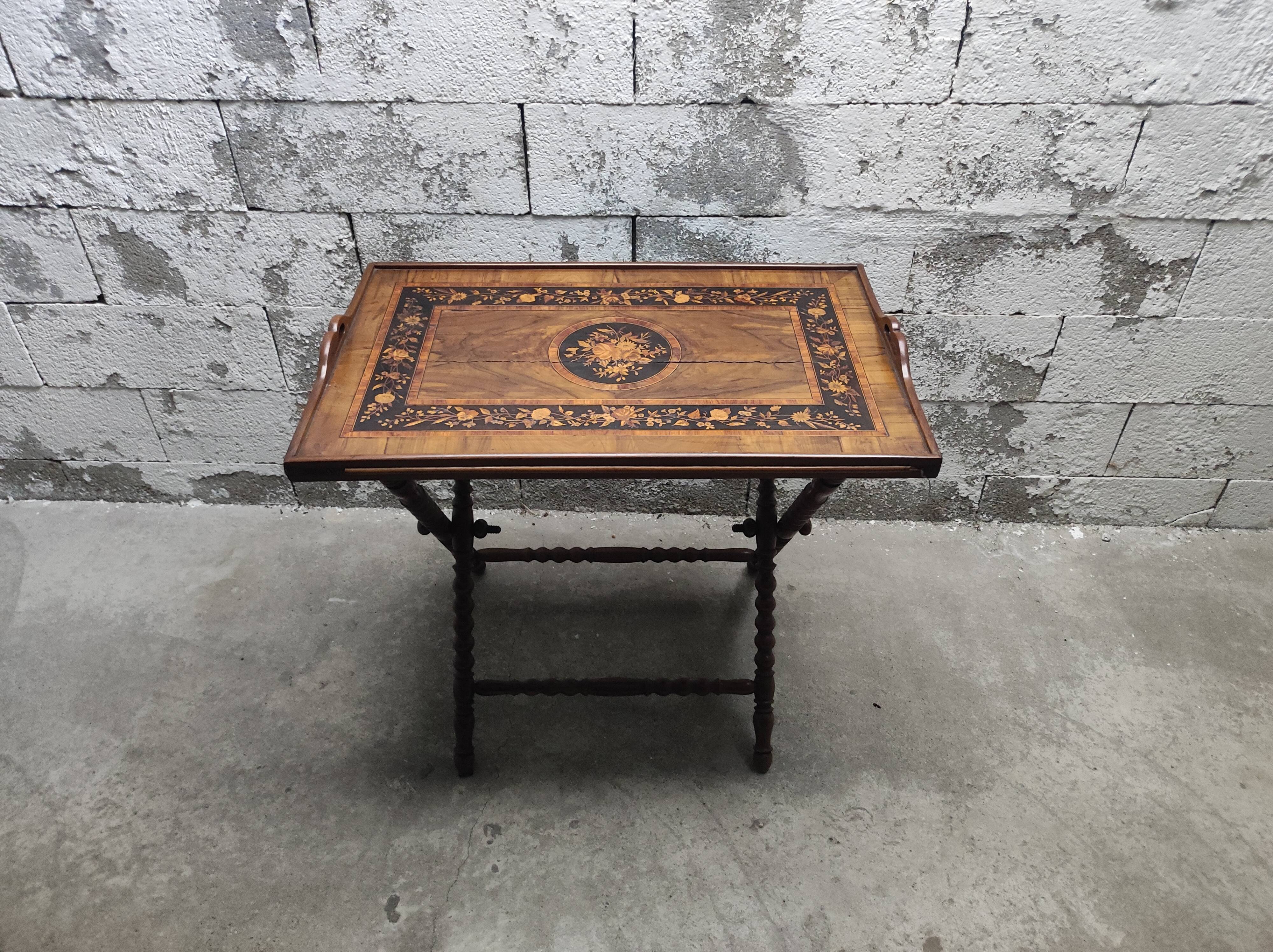 Folding table with floral marquetry