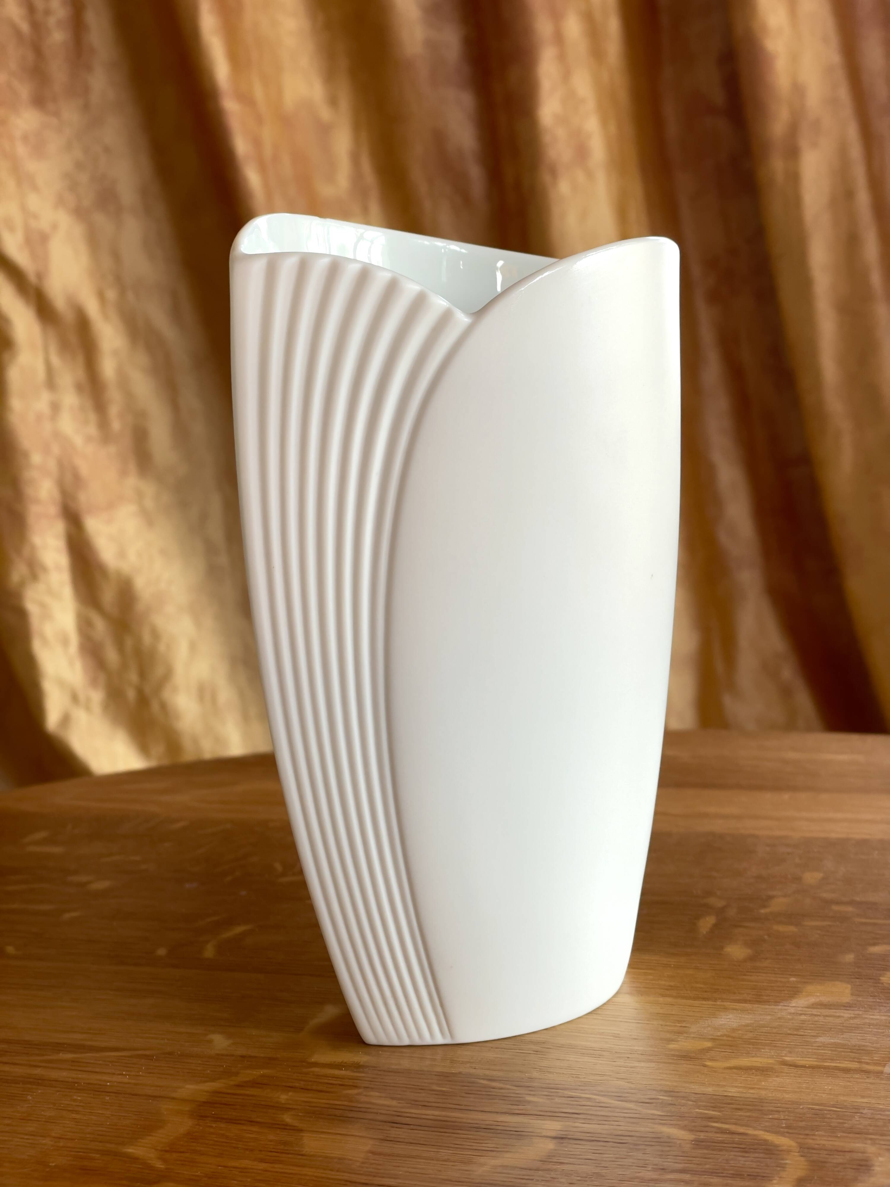 Vintage white porcelain vase AK Kaiser. It is signed Manfred Frey, 1960