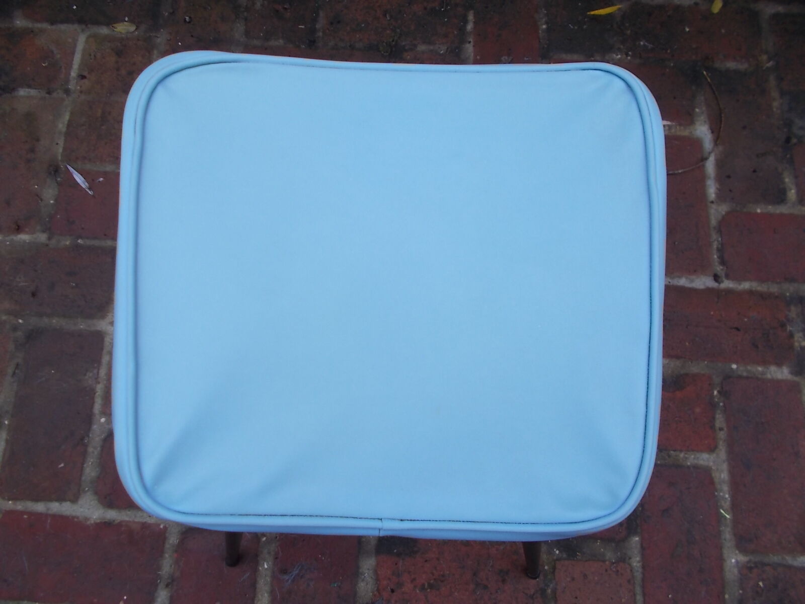 Vintage foot set skai sky blue tapered feet