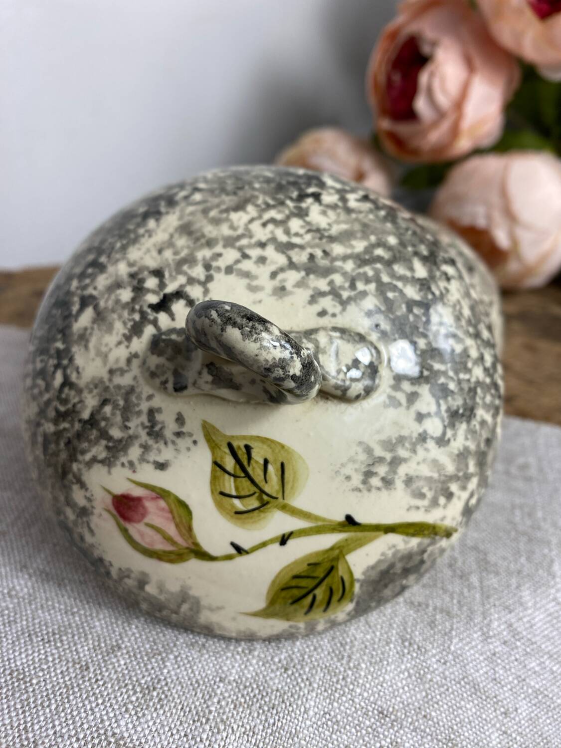 Glazed ceramic candy box