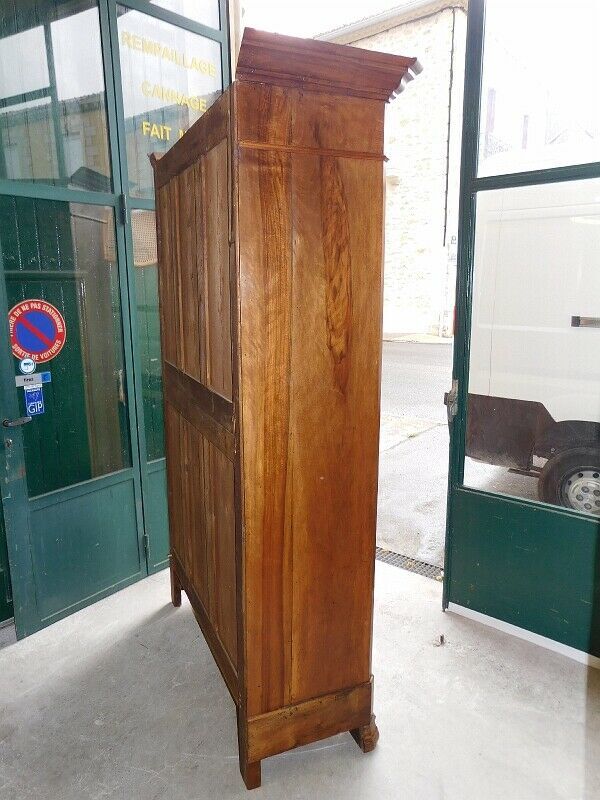 Louis Philippe walnut blond cabinet of the 19th