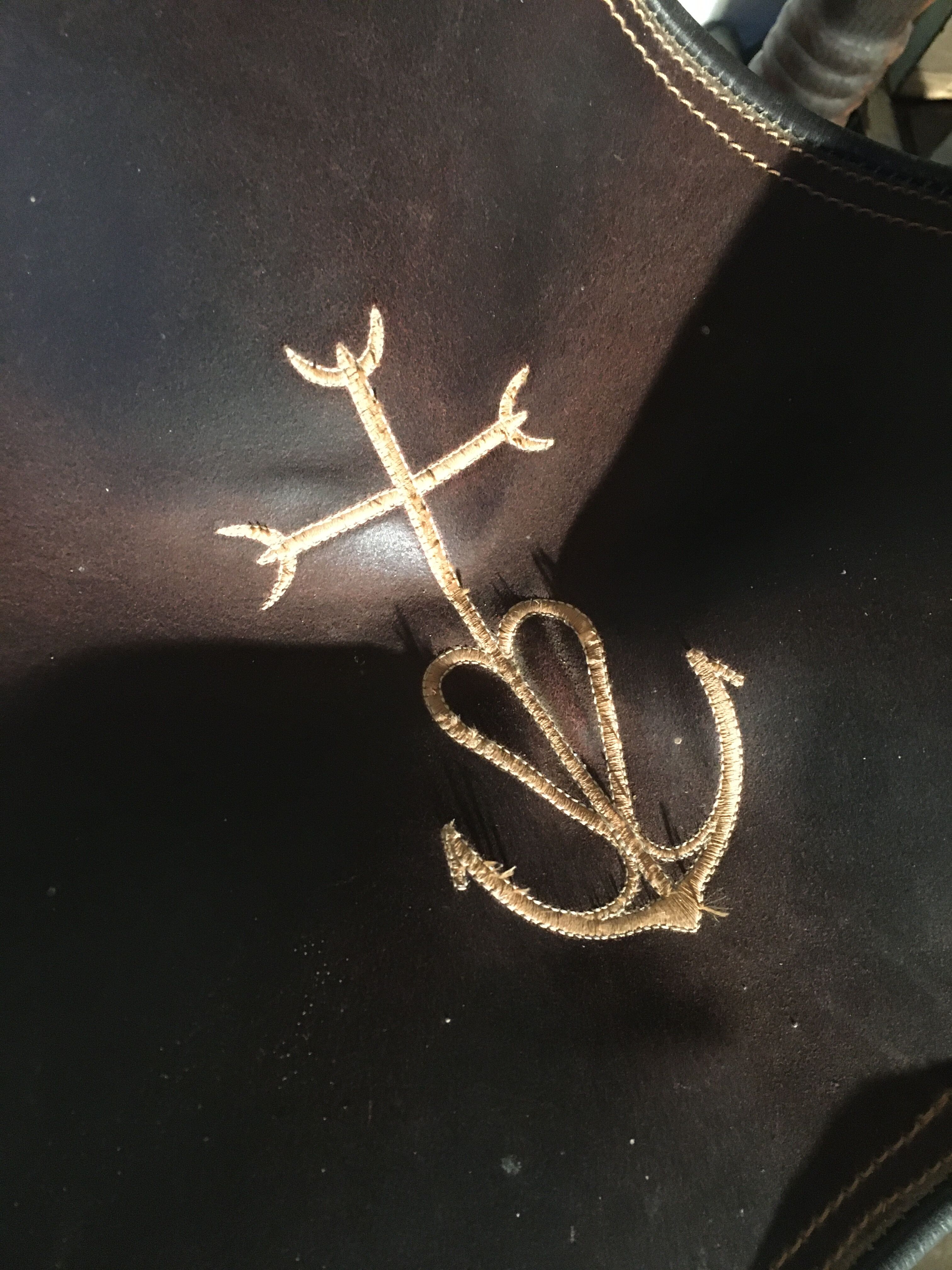 Foldable wooden and leather tripods