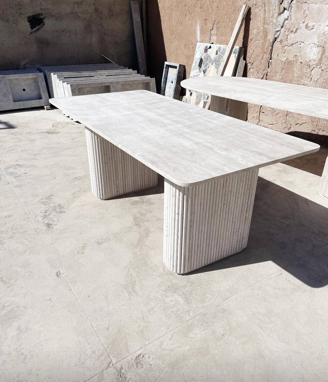 Dining table in travertine