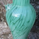 Cruche en verre soufflé vert émeraude – H32 cm x L10 cm