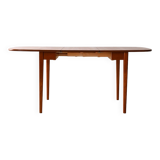 Extendable table with flaps