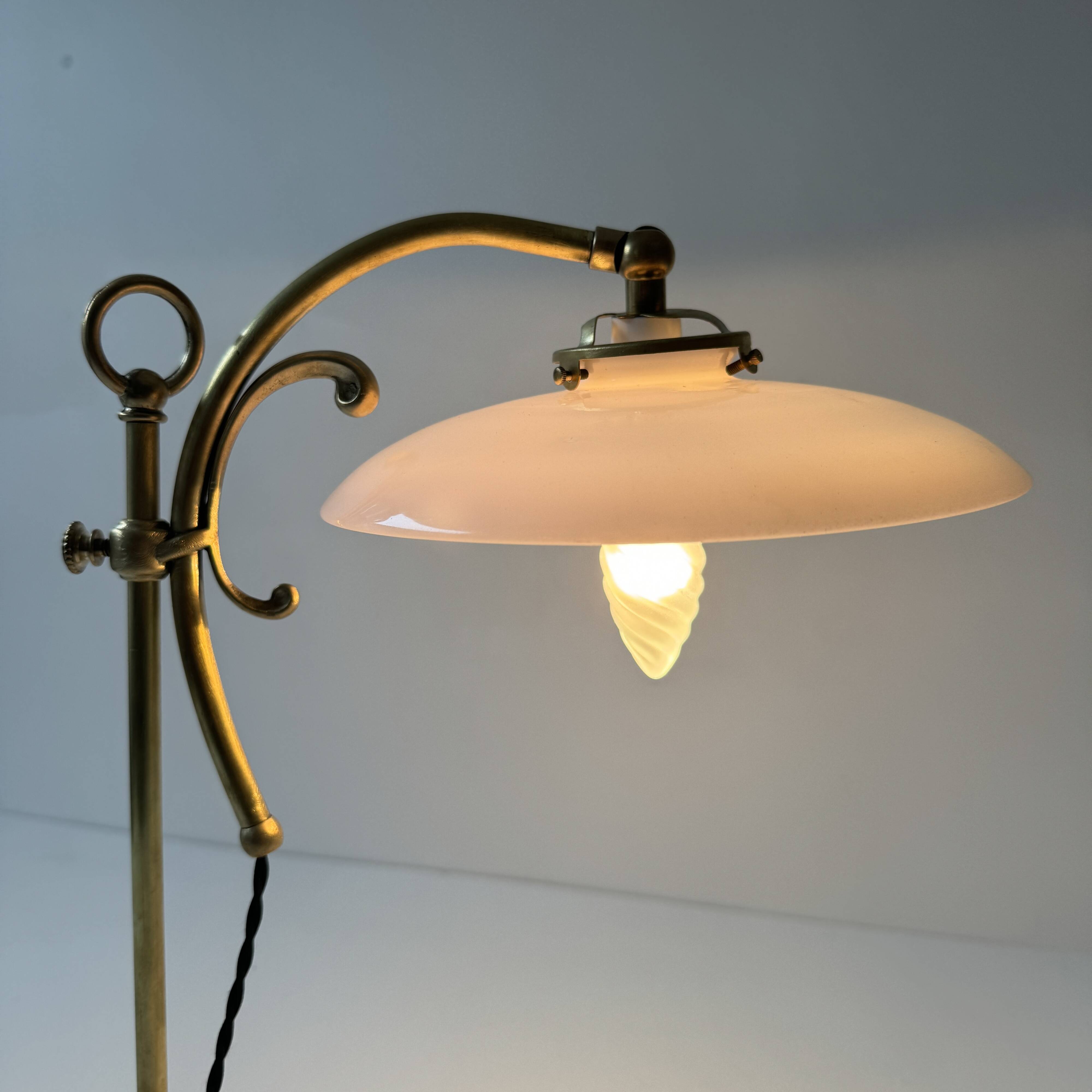 Vintage desk lamp that raises and lowers.