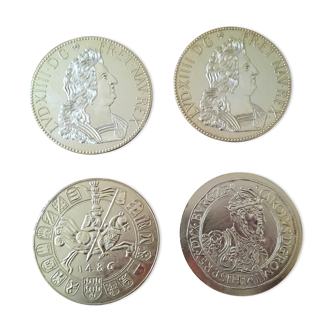 Set of 4 coasters, in the shape of coins, in gold metal