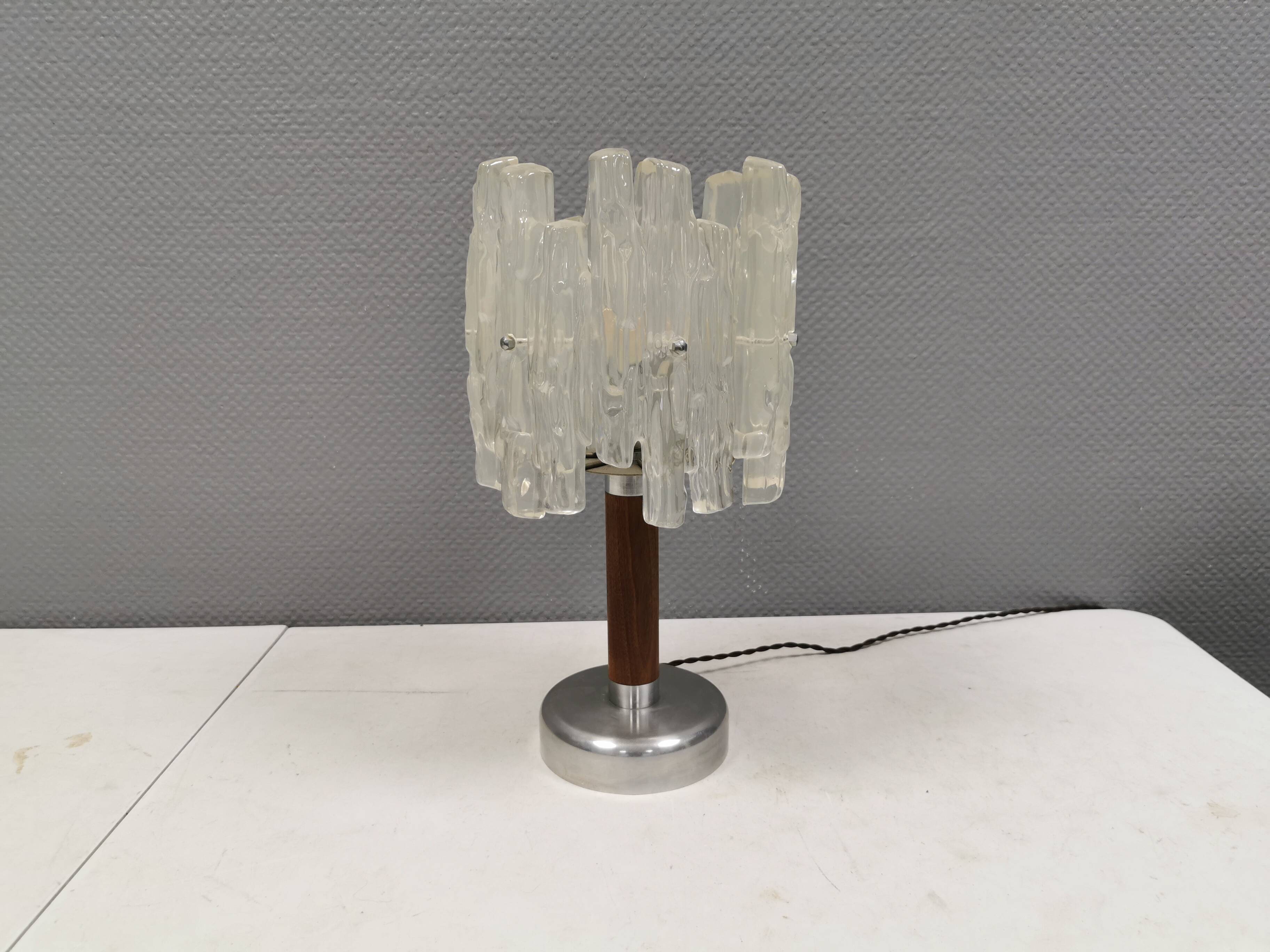 Table lamp with a teak ‘trunk’, silver-coloured metal base, acrylic shade