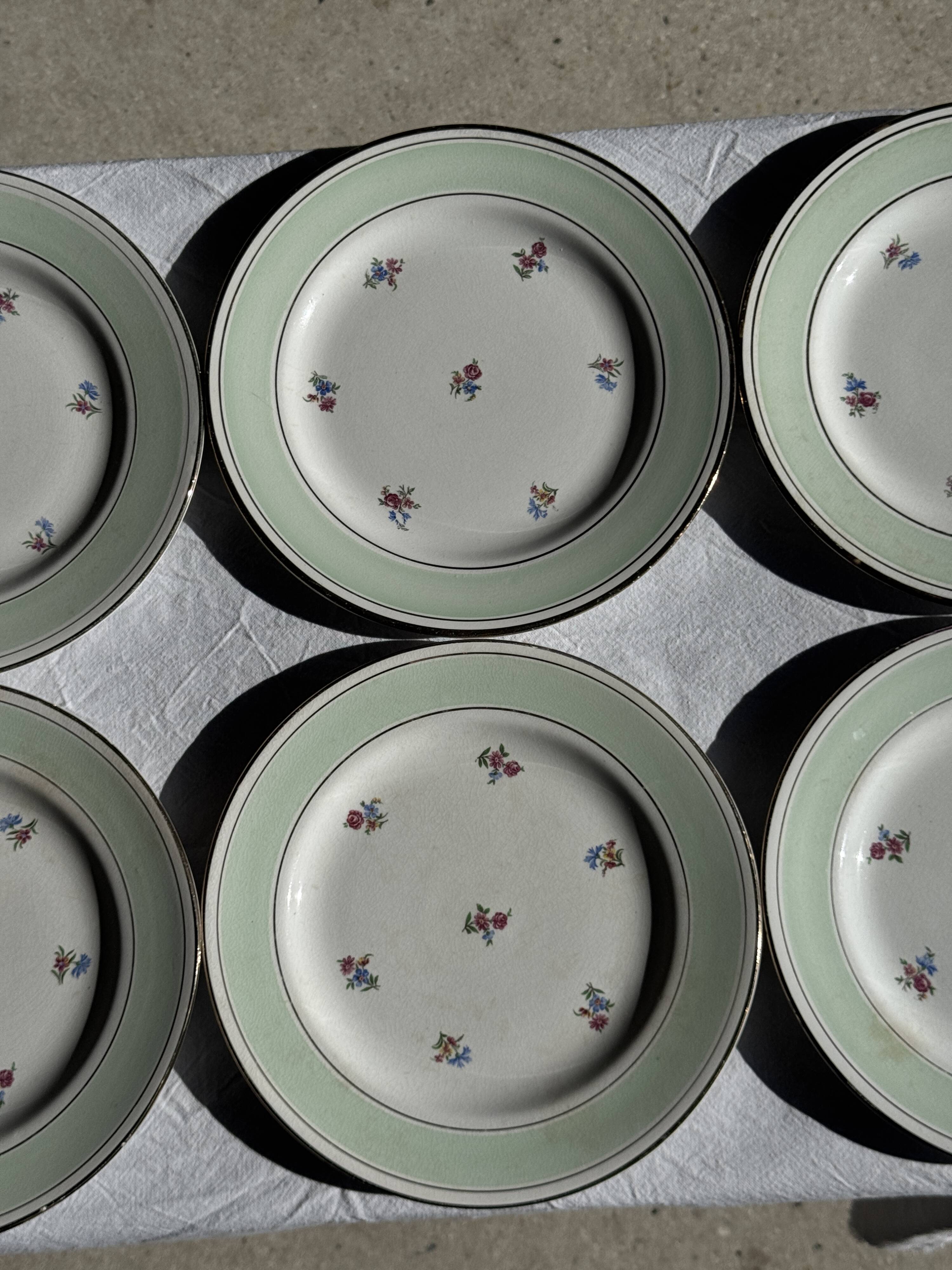 Set of 15 vintage turquoise dinner plates with gold trim and pink flowers D23.