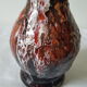 Vase en céramique orange marron avec coulures en relief