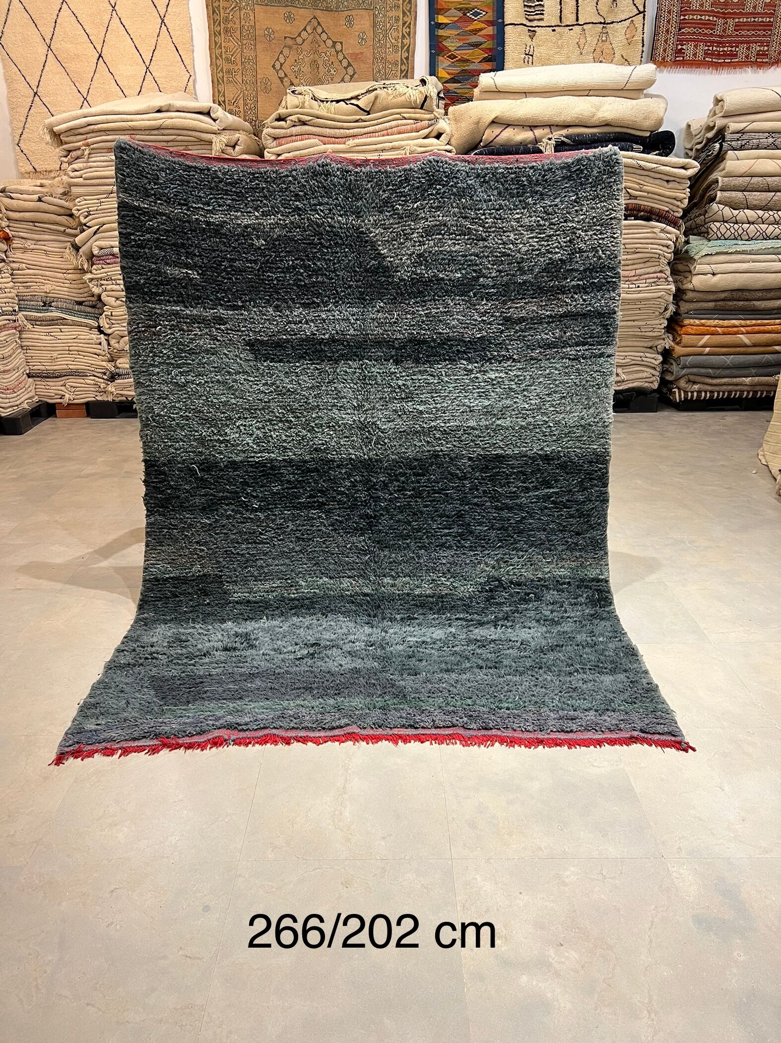 Black carpet with abraches 202x266cm