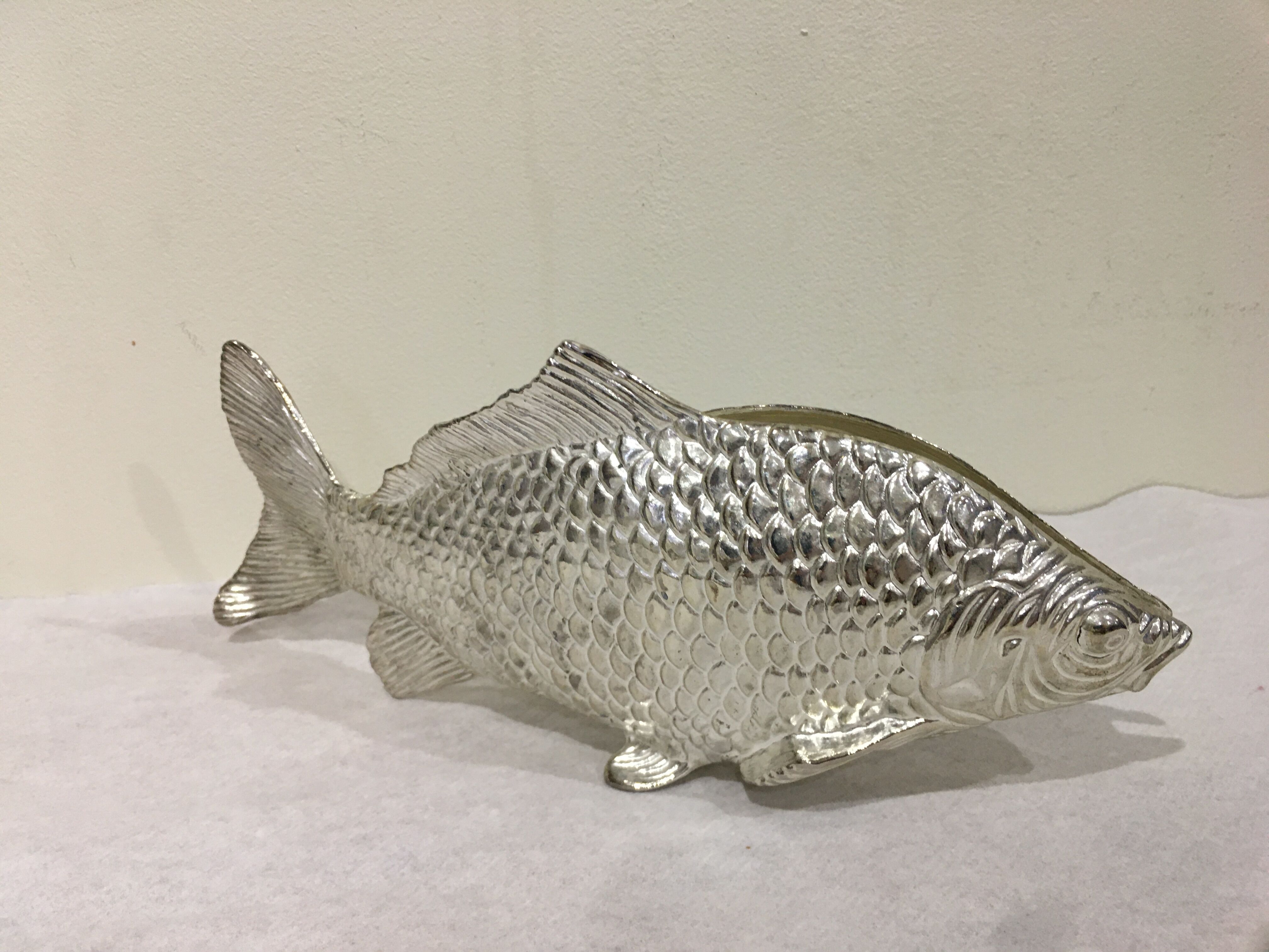 Silver metal fish