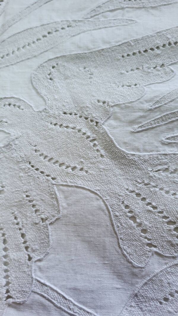Drap et 2 taies en fil de lin sans monogramme brodés couple de colombes et fleurs