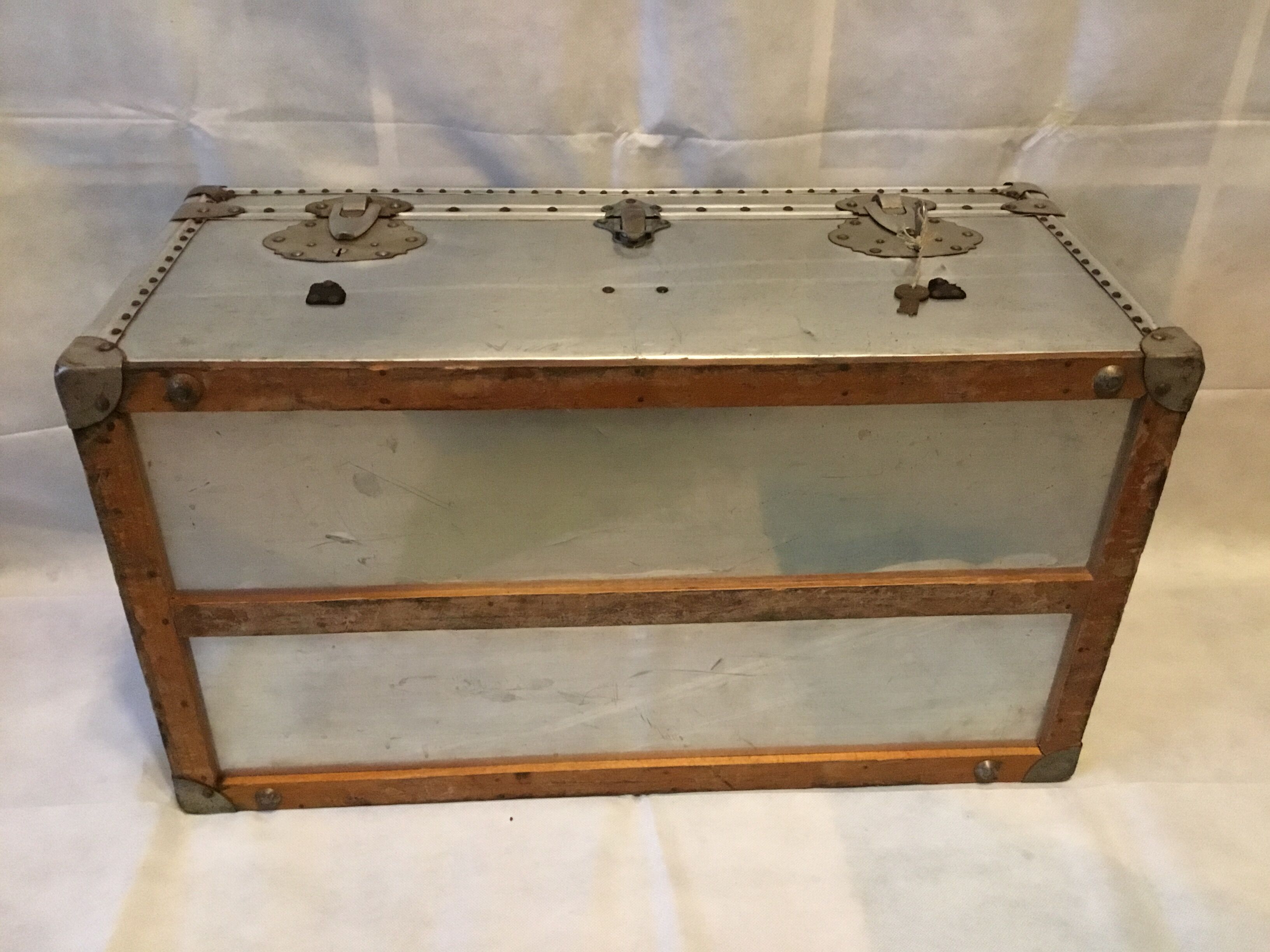 Trunk military year 50