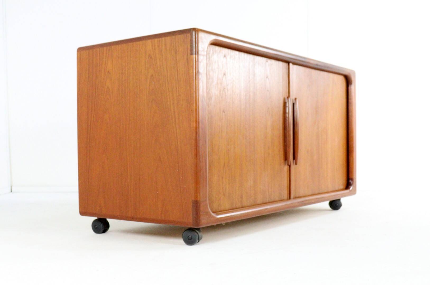 Dyrlund audio / tv cabinet 'Gronhoj'