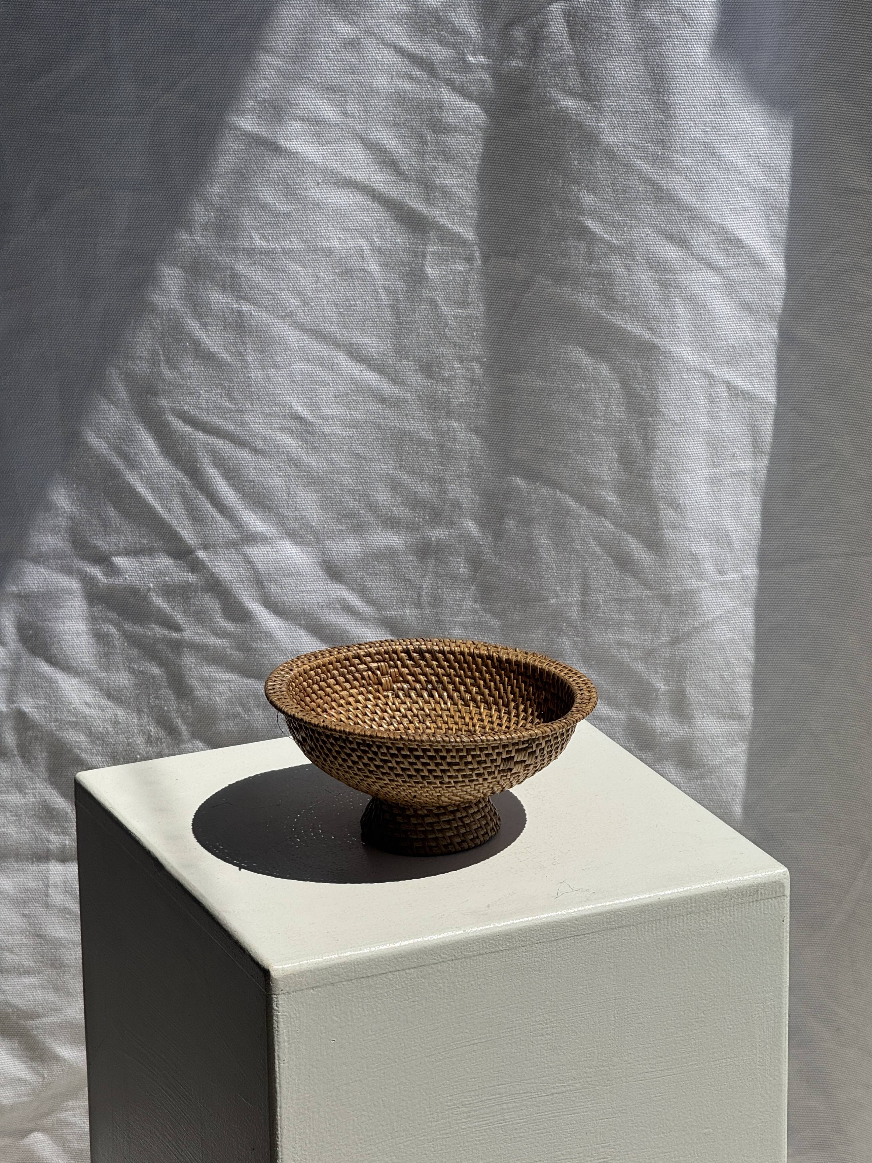 Small bowl on a pedestal made of woven Indonesian rattan D18 H9