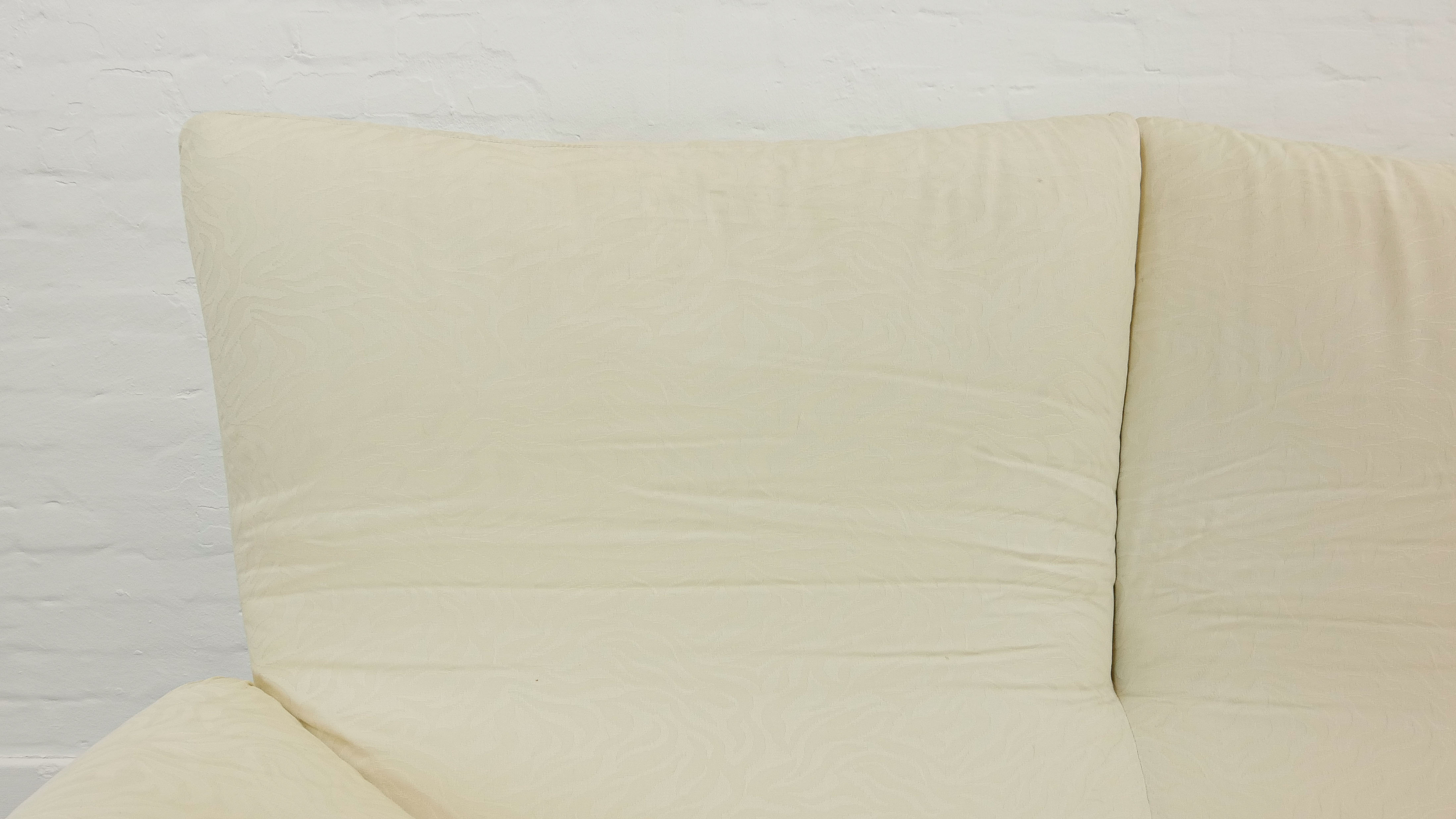 Maralunga 3-seat Sofa with Footrest in offwhite by Vico Magistretti for Cassina, Italy