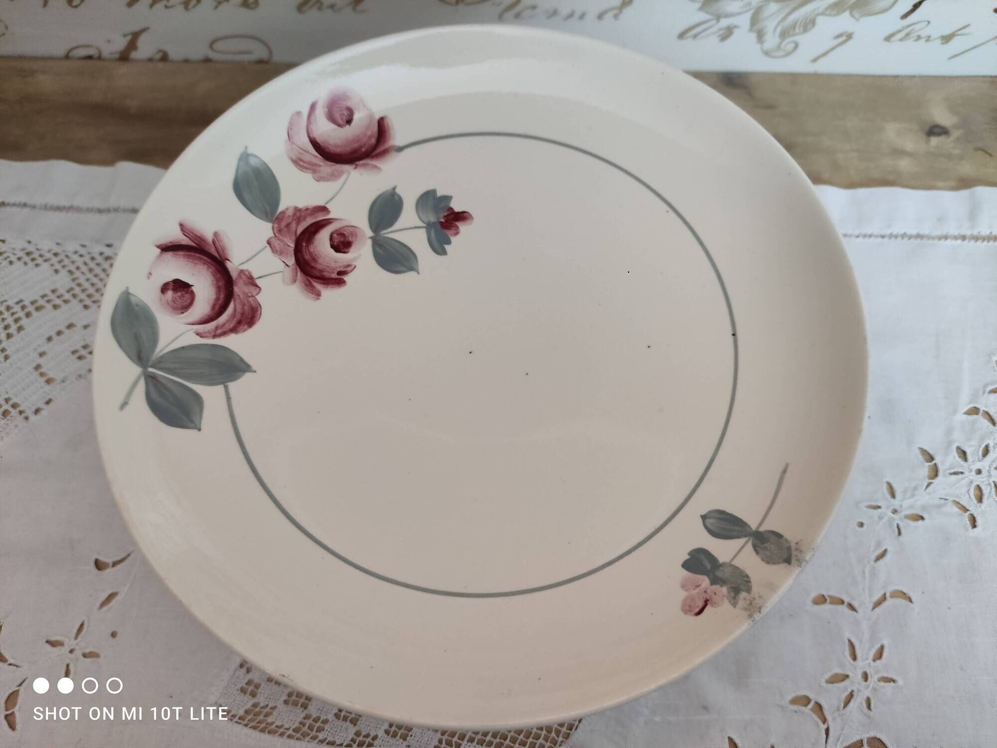 Compotier on pedestal, cake display in Terre de Fer Saint-Amand decoration old gray roses