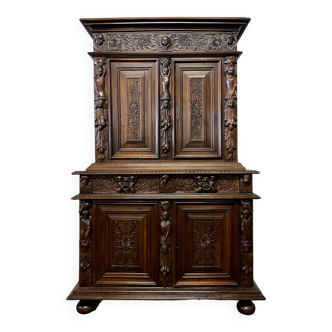 Cabinet a retrait Renaissance en noyer d’influence italienne, bellifontaine et antique