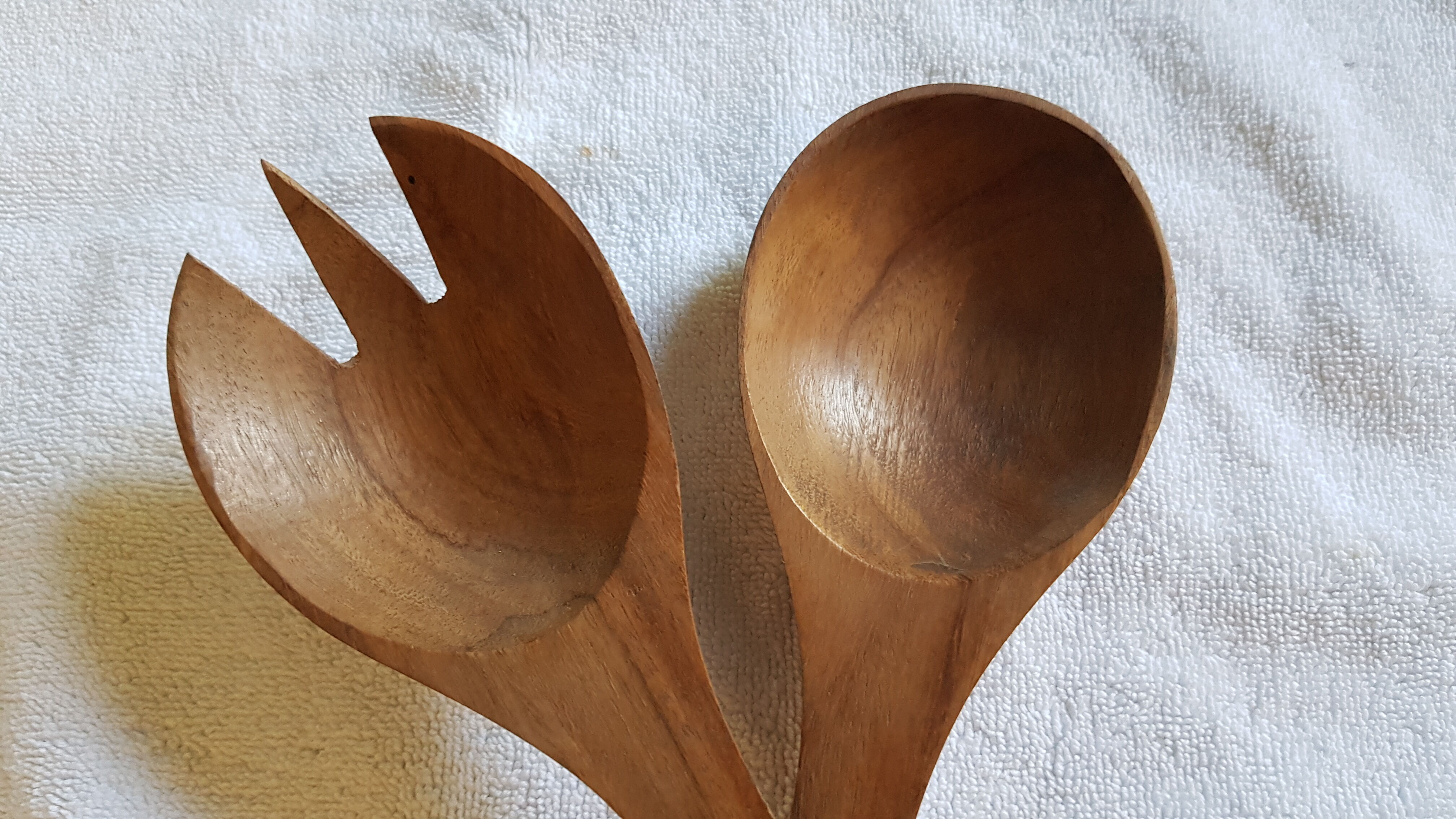 Set of rosewood salad cutlery and striated sleeve