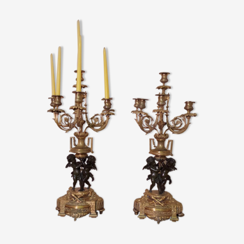 Paire de candélabres avec angelots en bronze