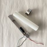 Lampe applique tube opaline et laiton chromé