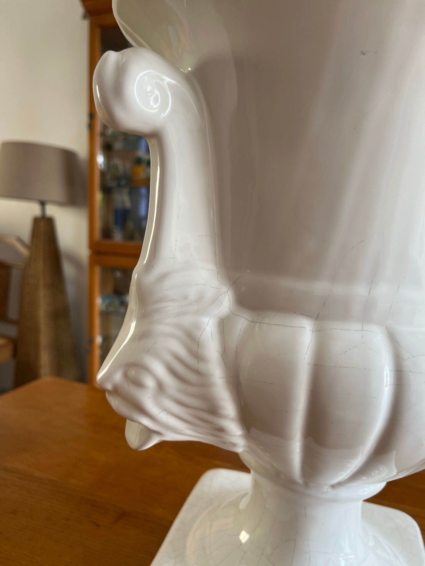 Large Médicis style vase