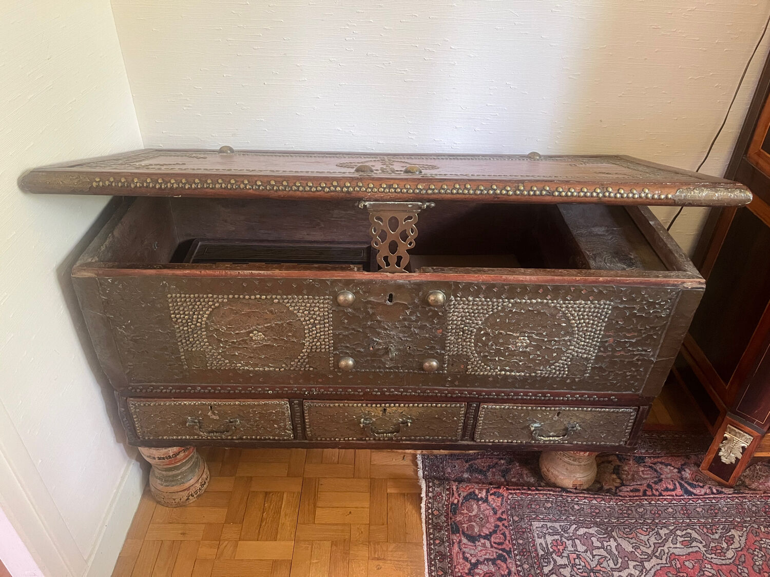 Zanzibar chest