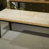 Large farmhouse table in pine from the 20th century.