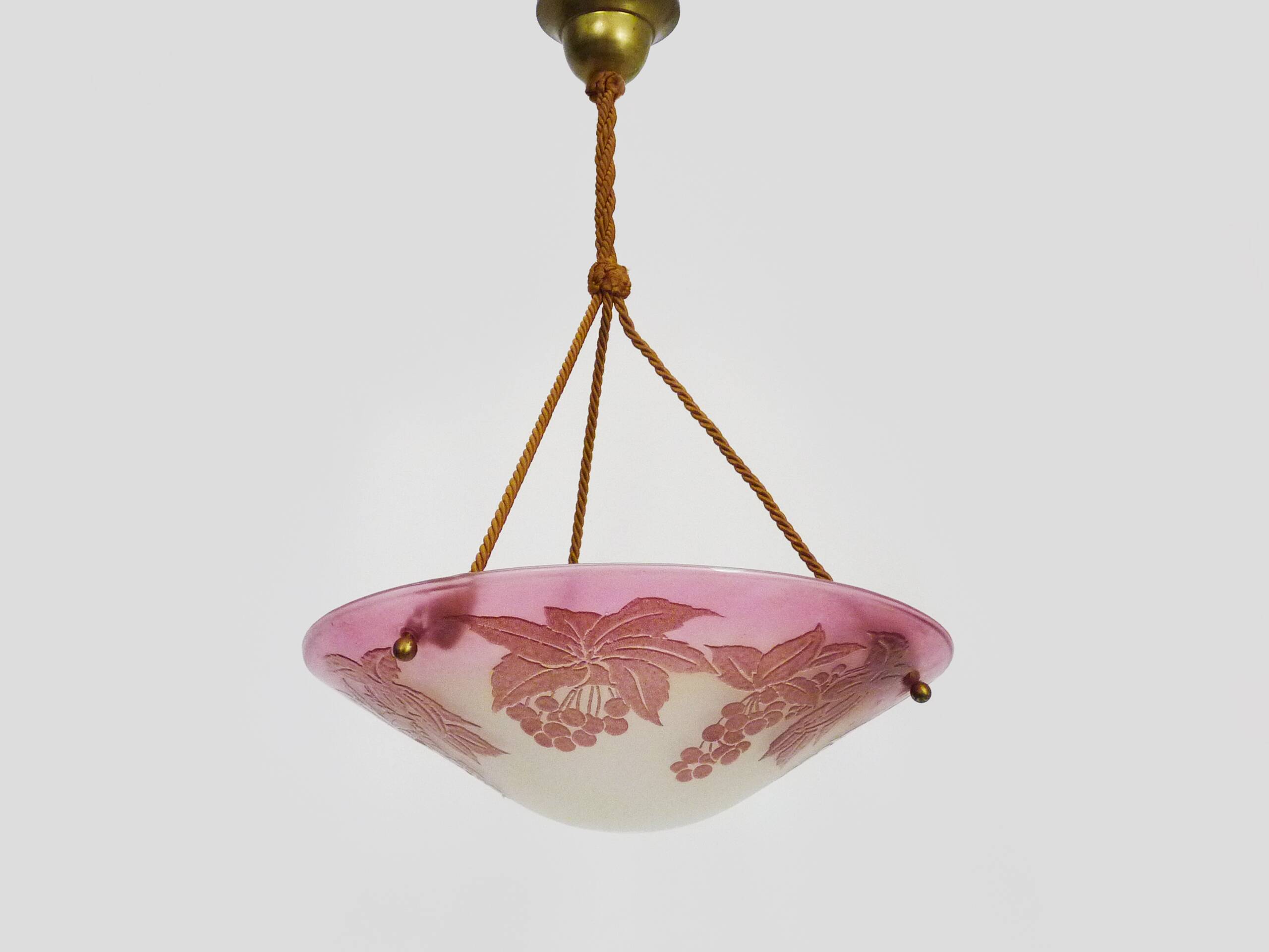 Magnificent Vianne Art Nouveau style 1-burner basin, in patterned purple glass